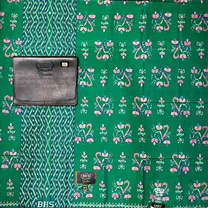 SARUNG BHS MST SIGNATURE GOLD