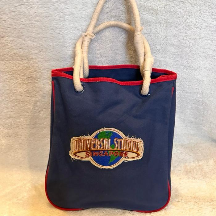 Tote Bag Universal Studios Singapore - Tas Tangan Universal Studios dengan Logo Khas