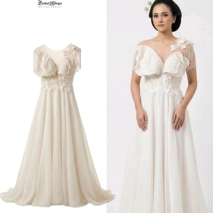 Berkat Kebaya - Gaun Broken White dengan Detail 3D dibagian Depan dan Lengan
