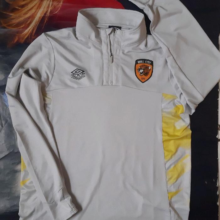 HALFZIP TRAINING UMBRO WITH THUMB HOLE ORIGINAL HULL CITY 2022 BNWOT