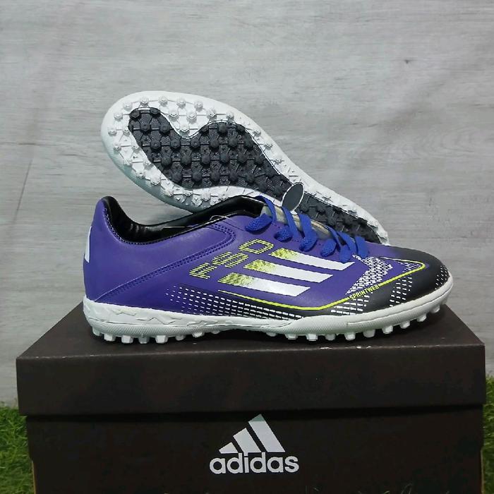 Sepatu bola/futsal f50 premium