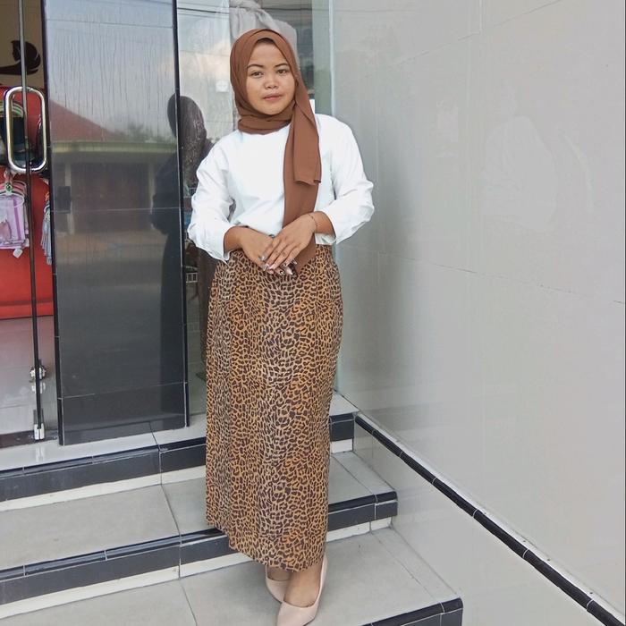 ROK SPAN MOTIF MACAN CANTIK