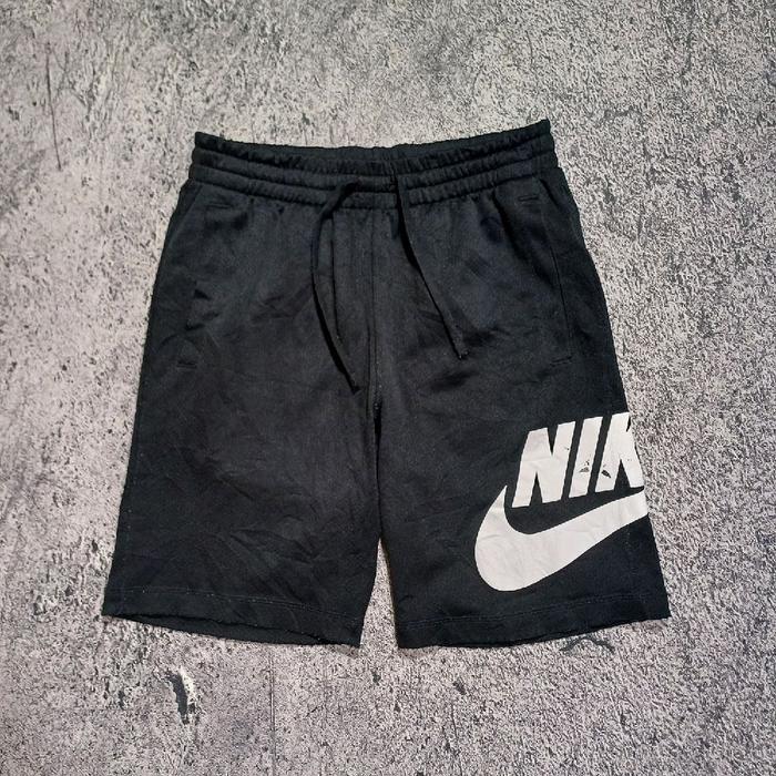 celana pendek nike sb big swoosh