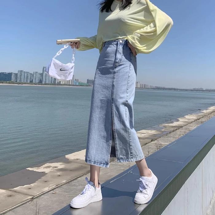 Rok Jeans Span Denim Wanita Belah Pinggir Korean Style Terbaru outfit rok sebetis belahan samping ro