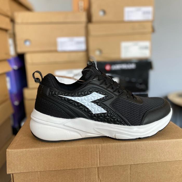 Sepatu diadora HUCIMO original termurah BNIB