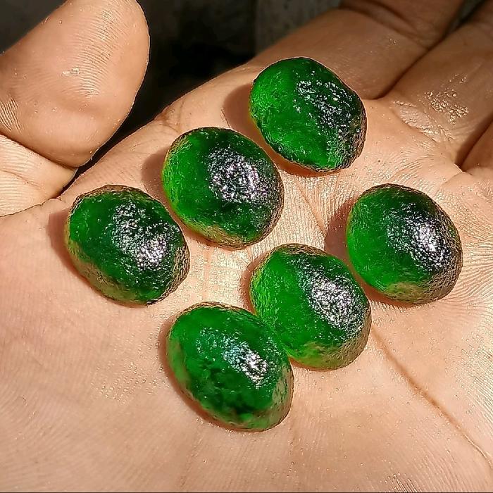 Batu Meteor Hijau Zambrud