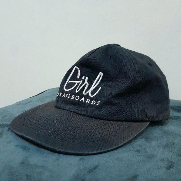 GIRL SKATEBOARDS SCRIPT LOGO BASEBALL CAP BLACK