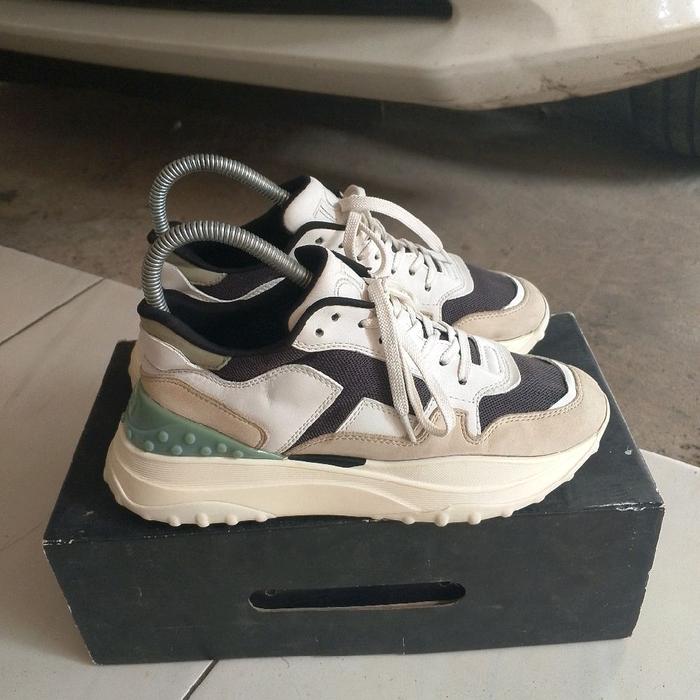 sepatu second branded tods size 35 original authentic made in italy