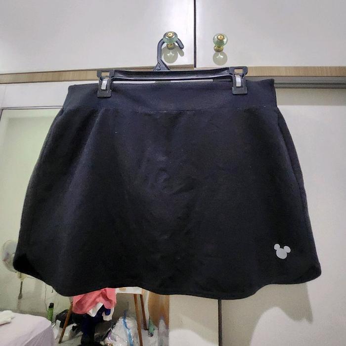 C1 rok celana hitam mickey disney uniqlo