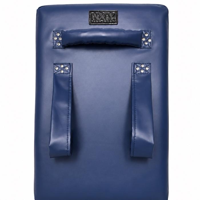 Pecing pad Silat, kicking shield