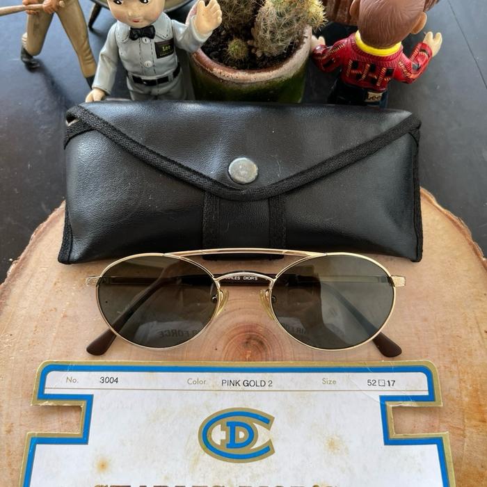 Vintage oval round sunglasses 70's Brand: Charles dior's 18KGP Size: 48-20 Rare/limited edition Fram