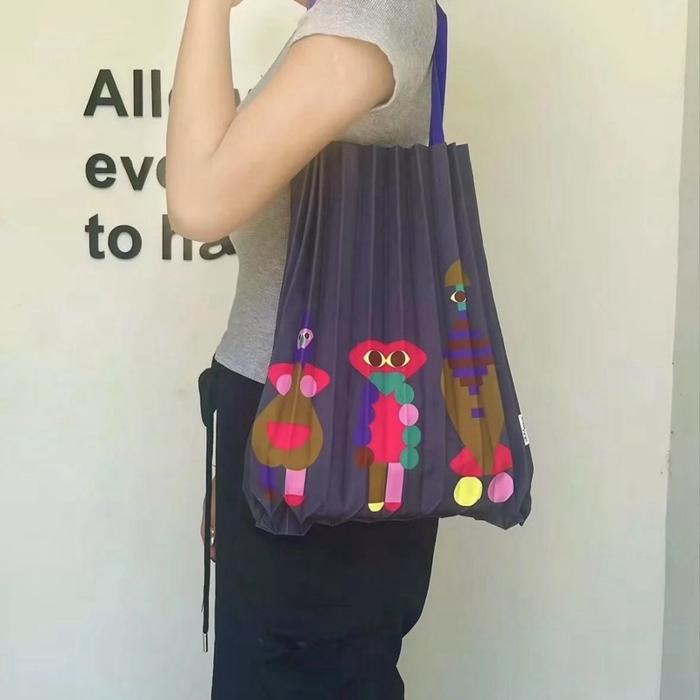 me ISSEY MIYAKE Recycled Polyester Trunk Pleats Bag