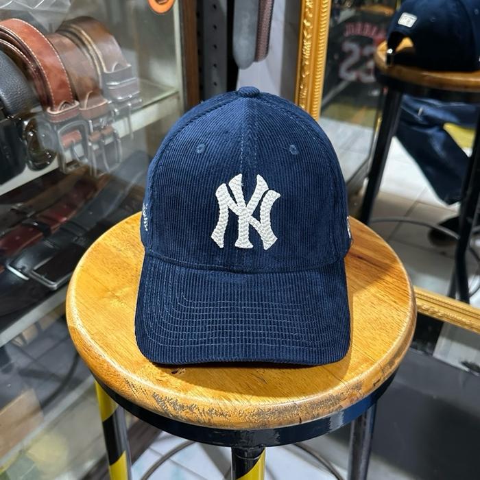 Topi NY Suede biru logo 221