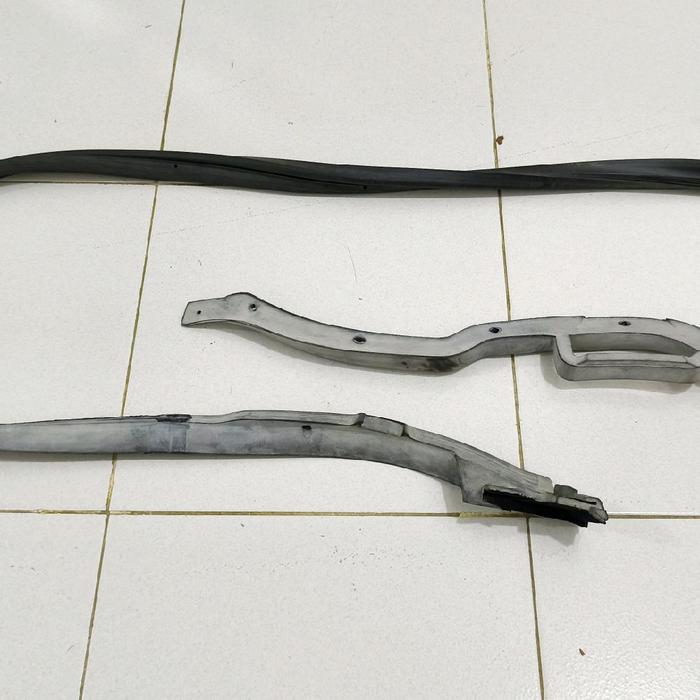 Karet pintu  Kanan depan  C123 W123 Coupe