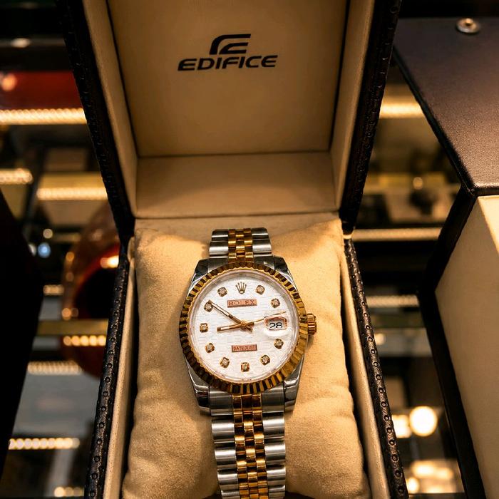 Jam Tangan Rolex Pria Elegan dengan Tali Baja dan Emas Putih Mewah
