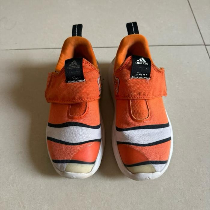 Adi das finding nemo ukuran 12k kondisi bagus preloved sepatu anak sekolah