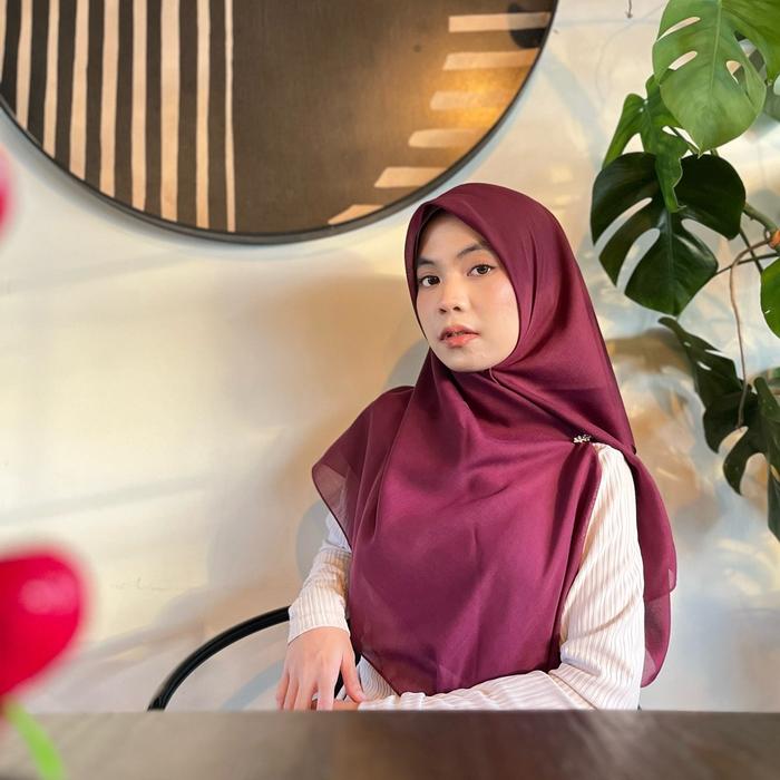 Raqeema Hijab Segi empat Voal Lux