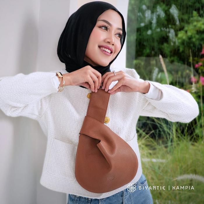 Biyantie Kampia Hand Pouch Wanita Minimalis  Tas Tangan Elegant dan Timeless Design