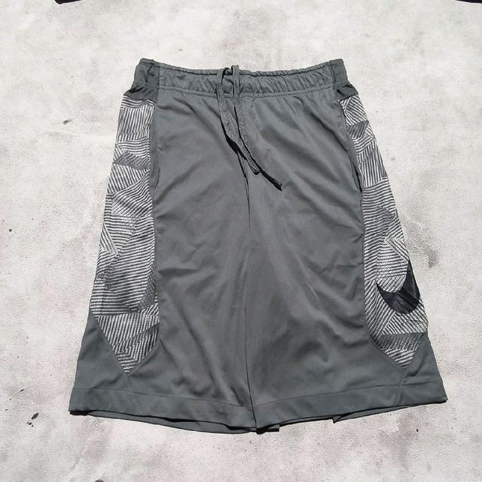 Celana pendek olahraga pria nike big swoosh hijau army bekas