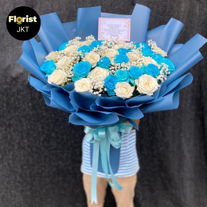 Buket Bunga Mawar Biru / Hand Bouquet Mawar Segar Promo