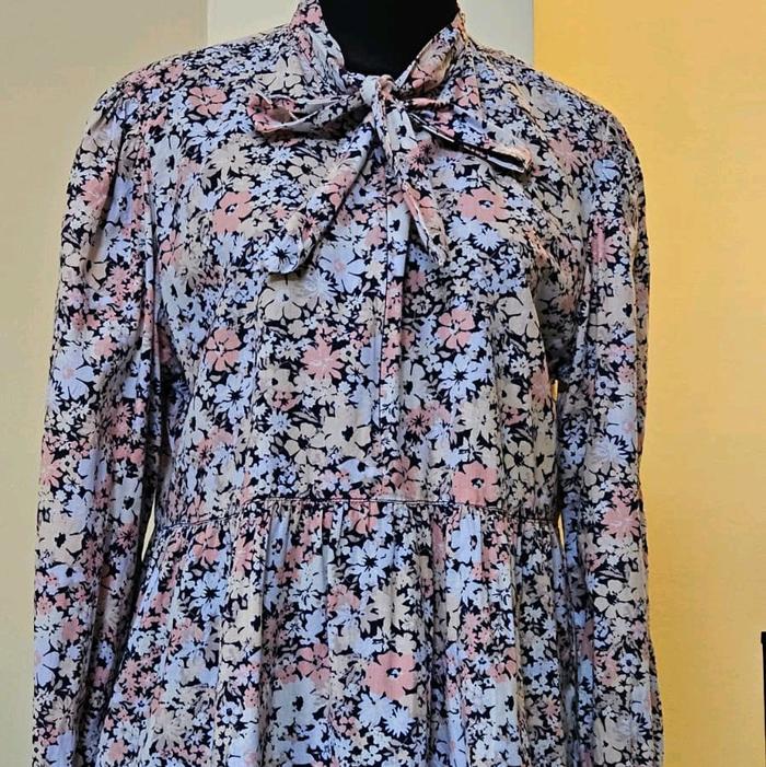 Long sleeve blouse Exit signature