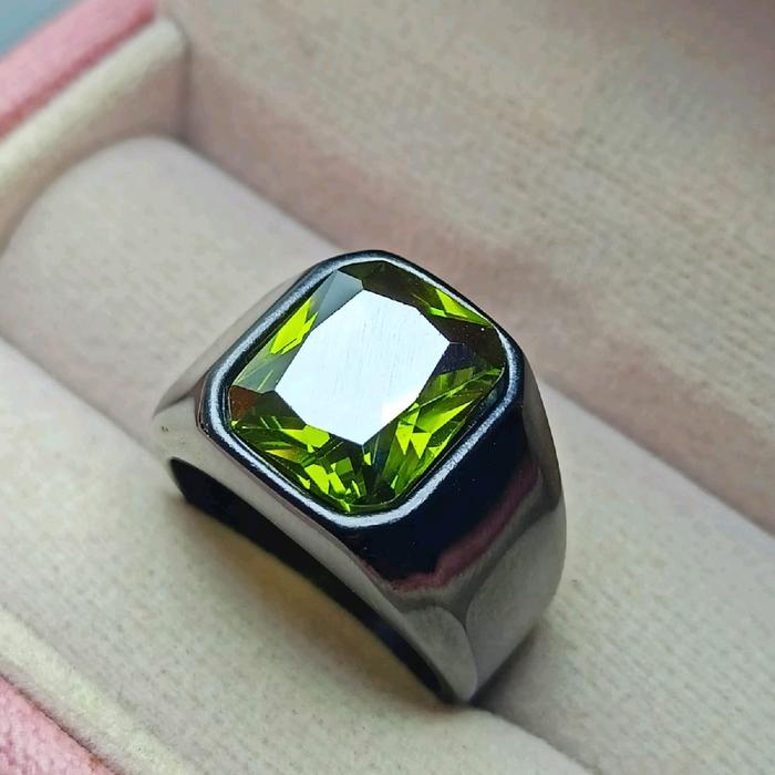 Cincin Batu green peridot kotak cutting dimensi 10X12 ring titanium rr ukuran 7,8,9,10
