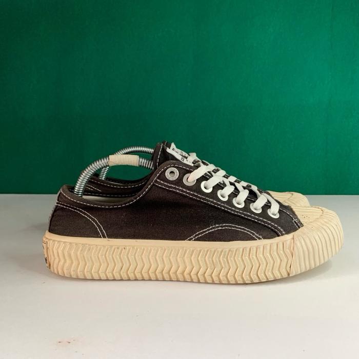 Sepatu Sneaker Hitam EXCELSIOR dengan Tali Putih dan Sol Krem SECOND