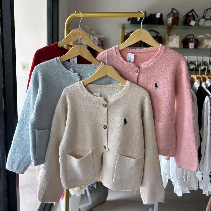 CARDI BKK OLOP Jaket Wanita dengan Desain Minimalis dan Nyaman untuk Dipakai Sehari-hari