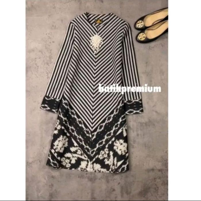 blus tenun Jepara motif mawar lurik hitam abu