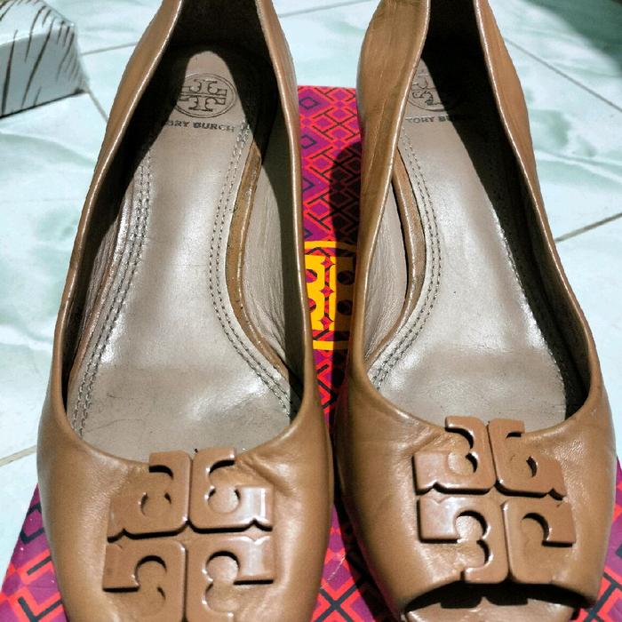 TB Wedges Ukuran Kedua 37 Warna Tan second - Sepatu Wanita Elegan dengan Desain Unik dan Nyaman