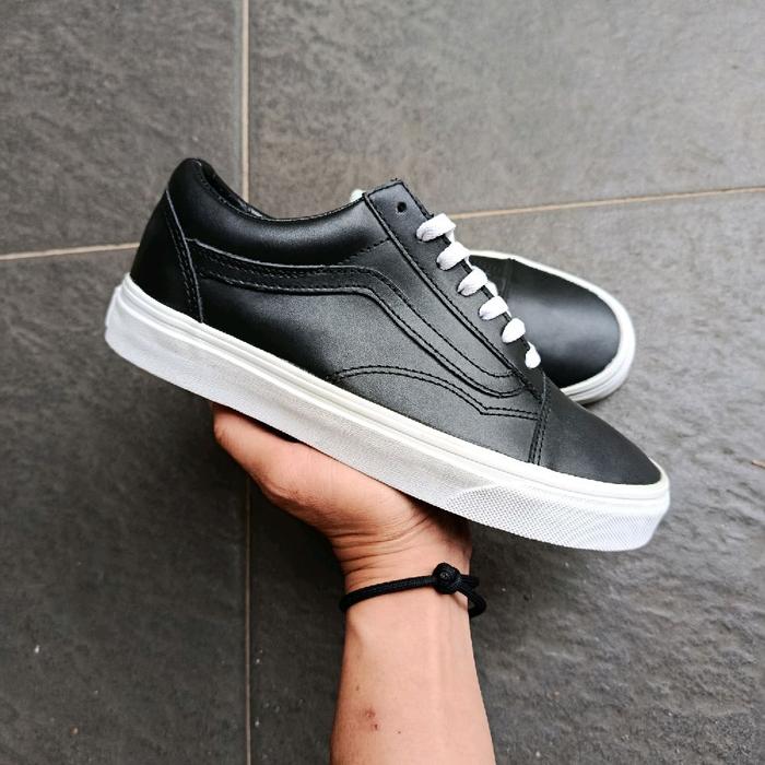 Vans Oldskool Kulit Denim Tongue Sepatu Sneakers Pria Wanita Hitam Putih