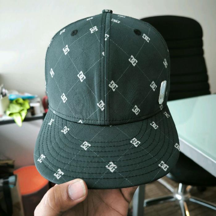 Topi Snapback Fitted New Era x DC shoes