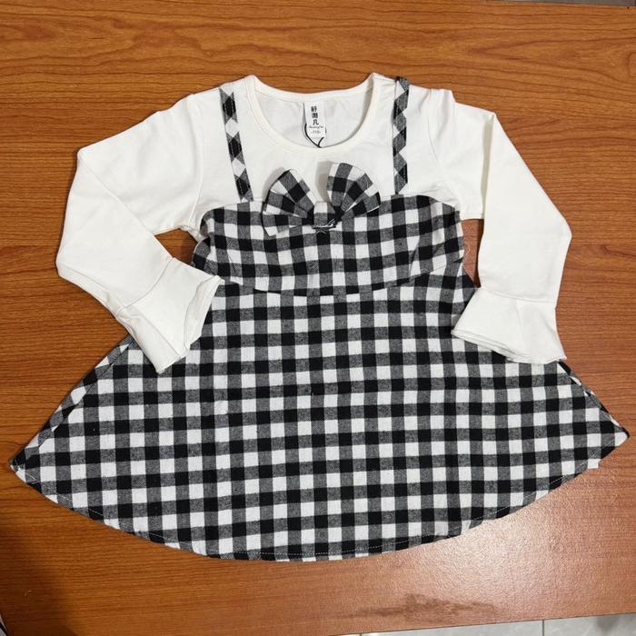 Rok Anak Cewek Motif Kotak-Kotak Hitam Putih dengan Lengan Panjang dan Renda Cantik