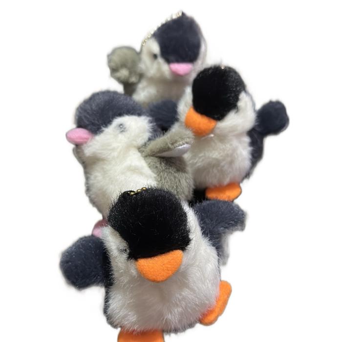 Karakter boneka pinguin untuk gantungan kunci dan bagstrap