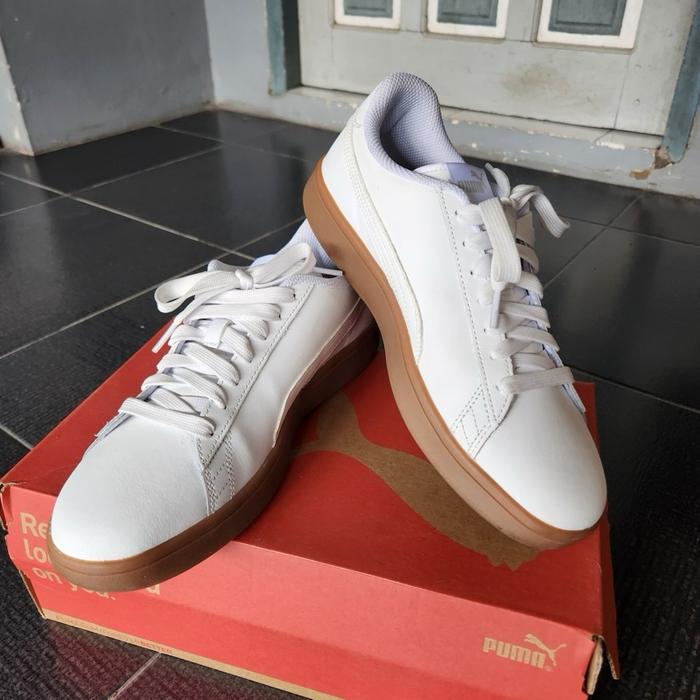 PUMA Smash V2 White Gum - Sepatu PUMA Sneakers