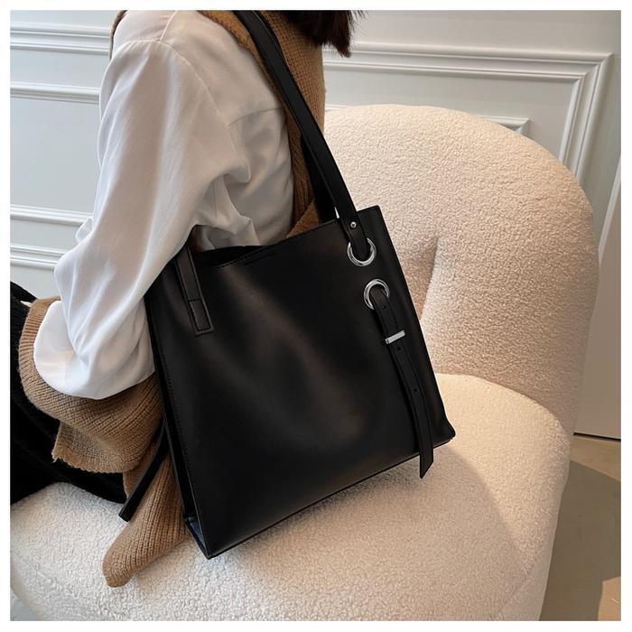 Tas tote mika pvc hitam transparant premium glossy tali webing resleting