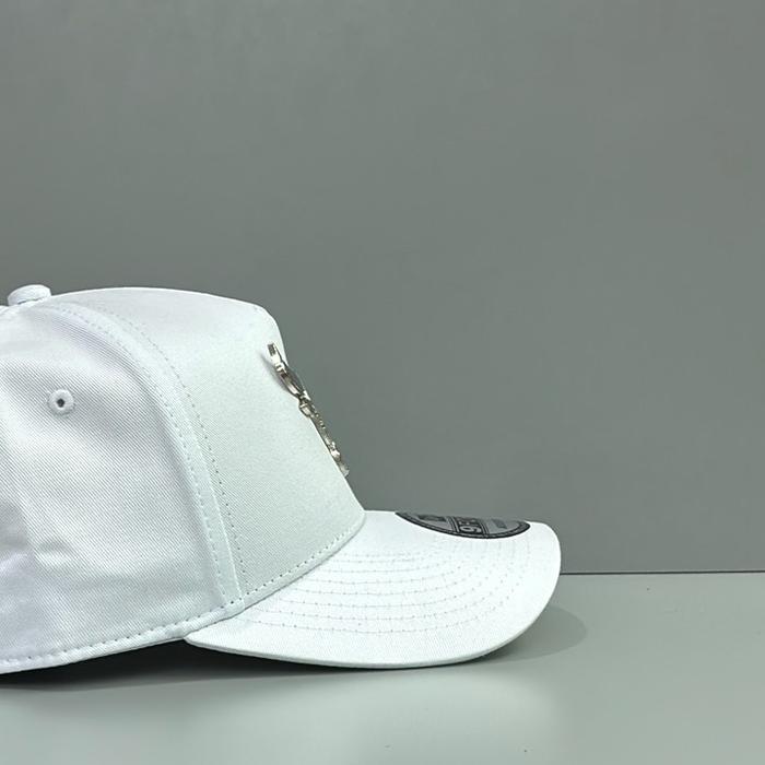 TOPI BASEBALL PUTIH BANTENG BESI SILVER