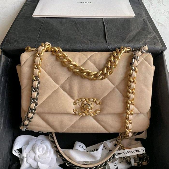 AUTHENTIC CHANEL 19 BEIGE MEDIUM LAMBSKIN GHW PRELOVED