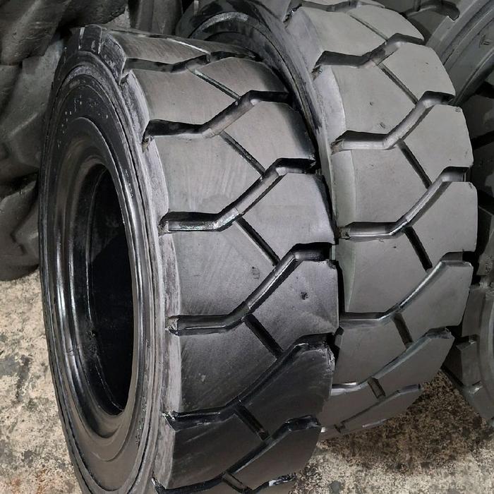 ban forklift 8.25-15 solid bekas