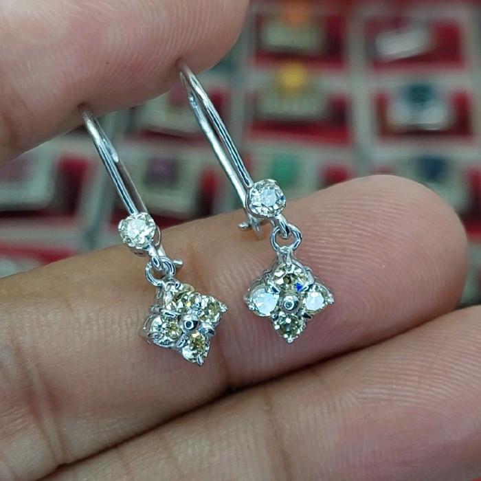 ANTING EMAS PUTIH BERLIAN