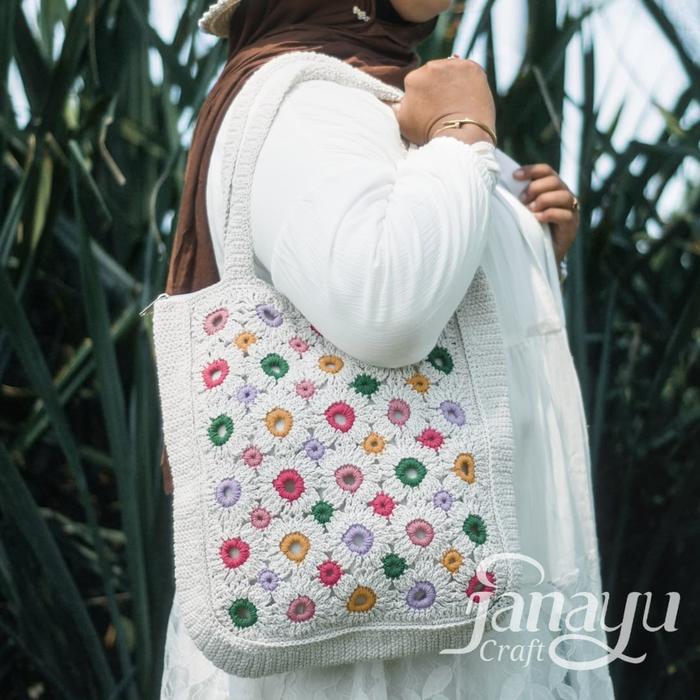 Janayu | Prada Daisy - Totebag Rajut Handmade Tas Rajut Tas Selempang & Bahu