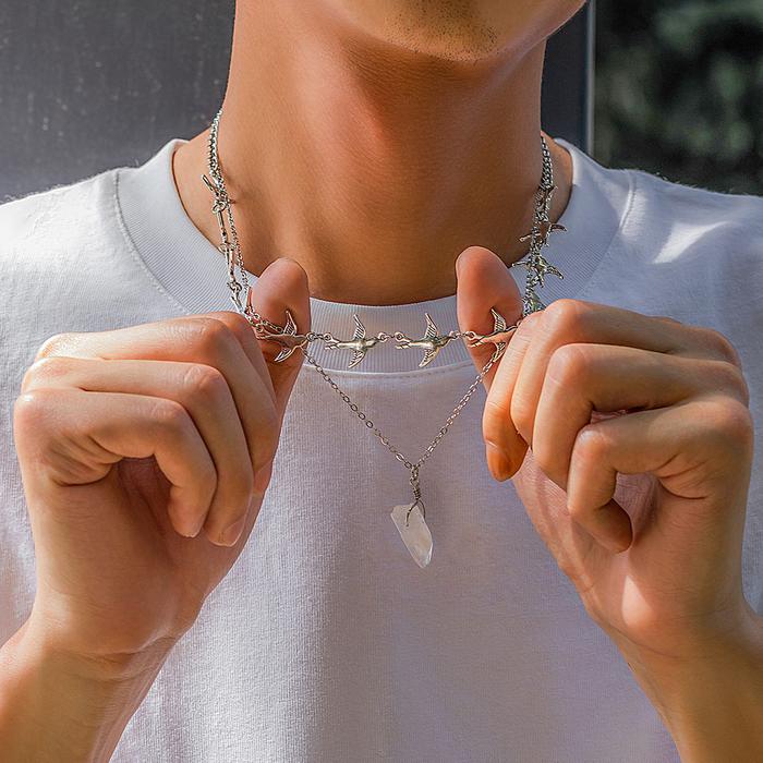 Kalung Dua Lapisan Motif Burung Walet Liontin Kristal Putih Alami Alloy Anti Karat Gaya Vintage Este