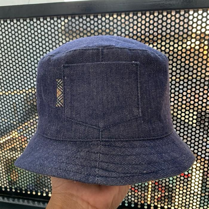 Topi Burberry denim pocket  revesible nova check bucket hat