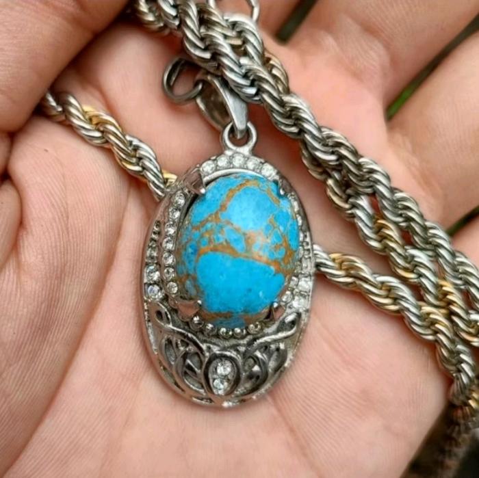 kalung liontin batu virus persia serat emas titanium