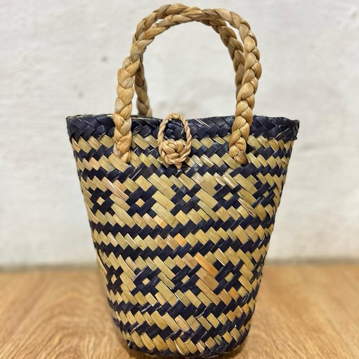 Tas Purun Kecil Motif Sasirangan Tali Pendek Khas Amuntai Kal-Sel Desain Unik Dan Nyaman Untuk Sehar