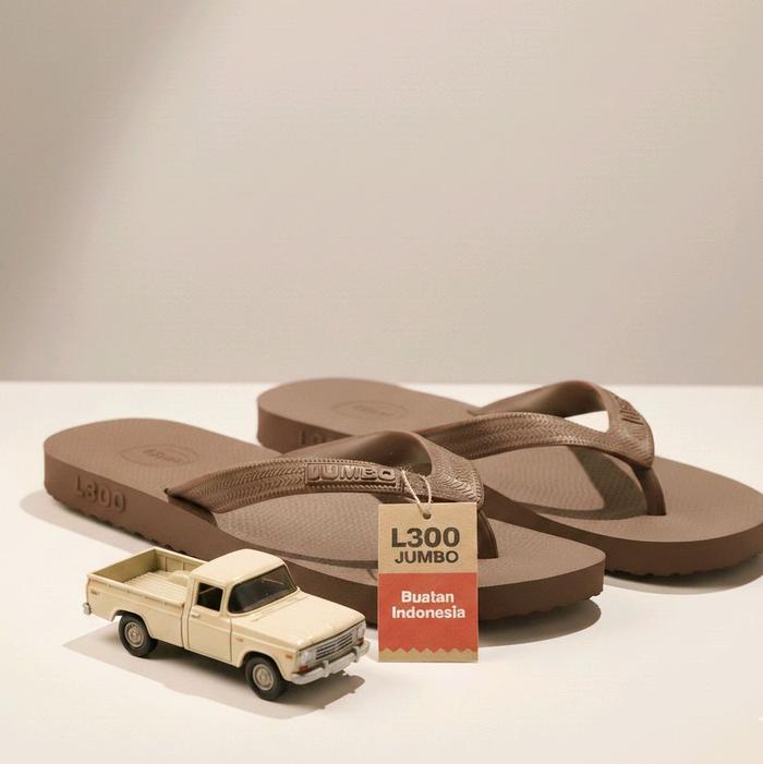 Sandal L300 JUMBO Isi 10 dengan karakter yang khas long size cocok untuk teman santai mu