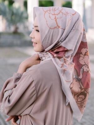 Hijab Voal Premium Rafflesia Series Bengkulu | Segi Empat 115x115 cm Motif Bunga Rafflesia Elegan