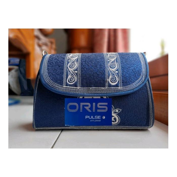 Oris Tas Pulse dengan Desain Etnik dan Logo Oris Terlihat Jelas
