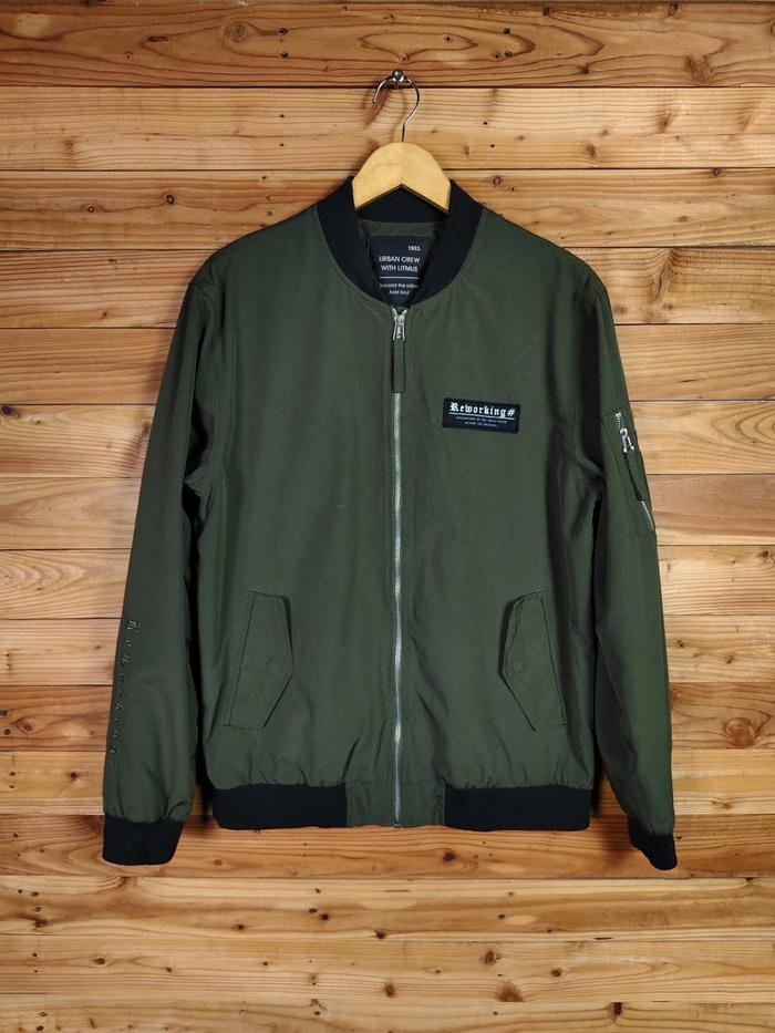 URBAN CREW WITH LITMUS REWORKING ARMY BOMBER JACKET SIZE L to XL, LD 116