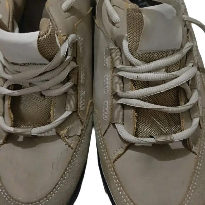 PRELOVED ZARA SNEAKERS CREAm